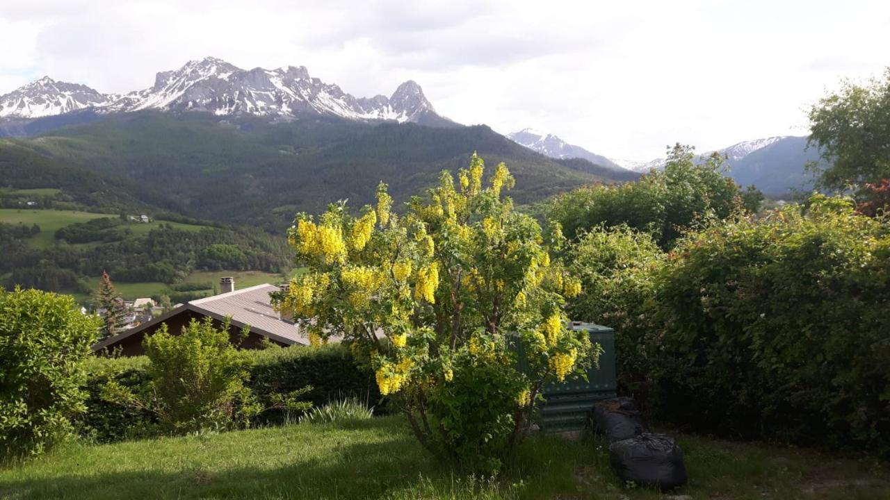 Chardon Bleu Appartement Chambre Cuisine Coin A Manger Sanitaires Salle D'Eau Barcelonnette Exterior photo